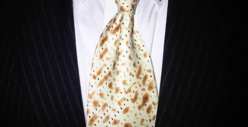 העניבה החגיגית של קובי סלע בבר מצווה של ליפקין, השבוע (צילום: בלקברי)